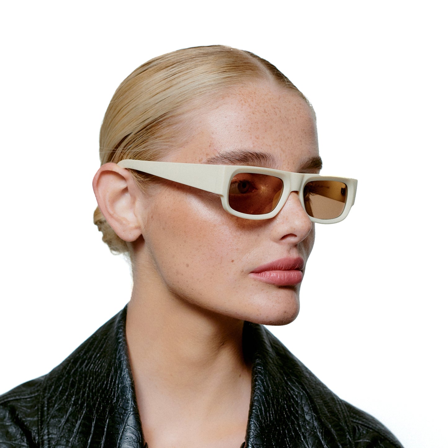 A.Kjaerbede Jean Sunglasses in Cream color