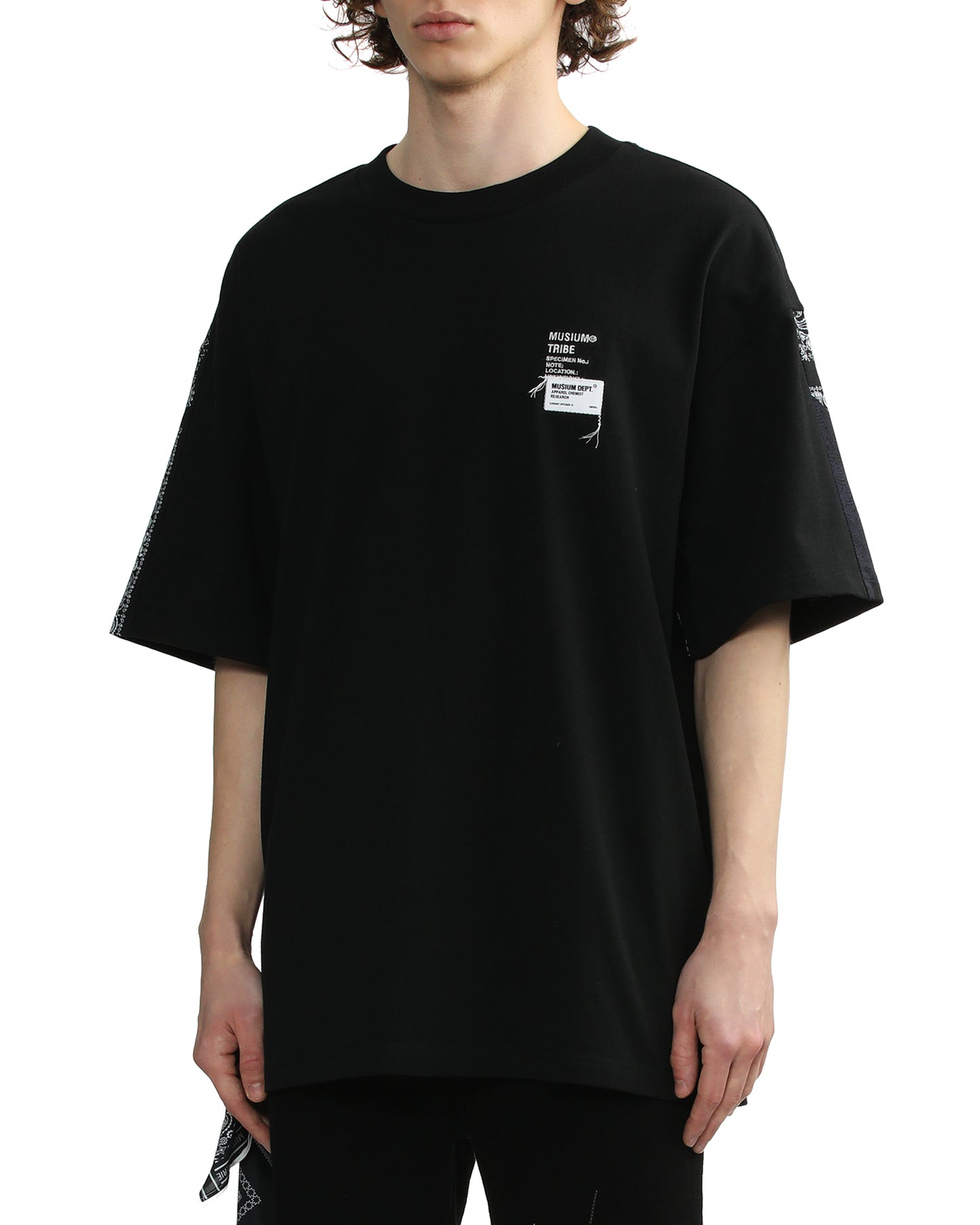 SCARF ACCENT GRAPHIC TEE