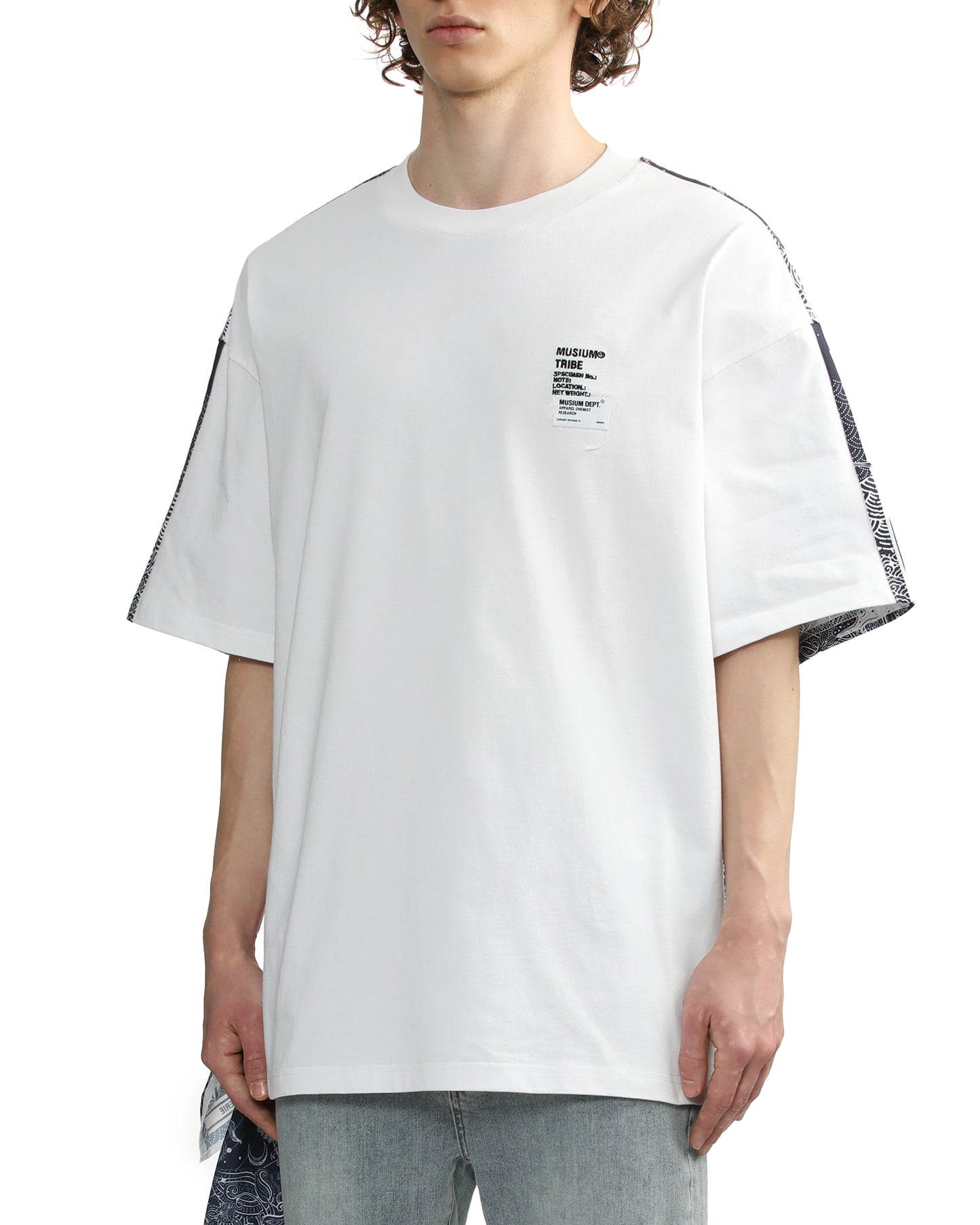 SCARF ACCENT GRAPHIC TEE