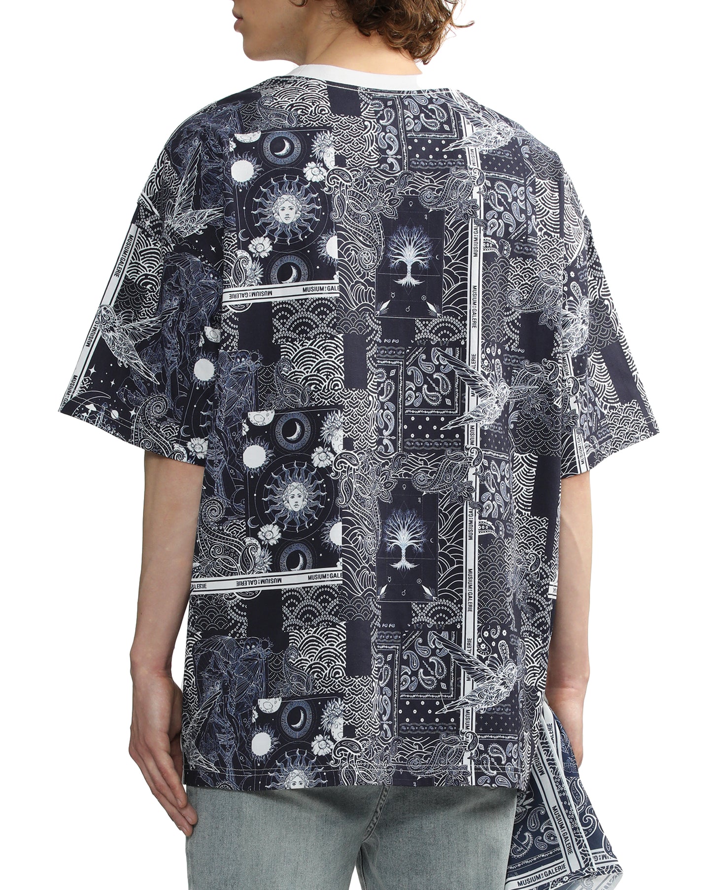 SCARF ACCENT GRAPHIC TEE