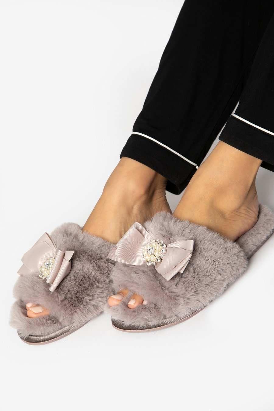 Anya in Mink