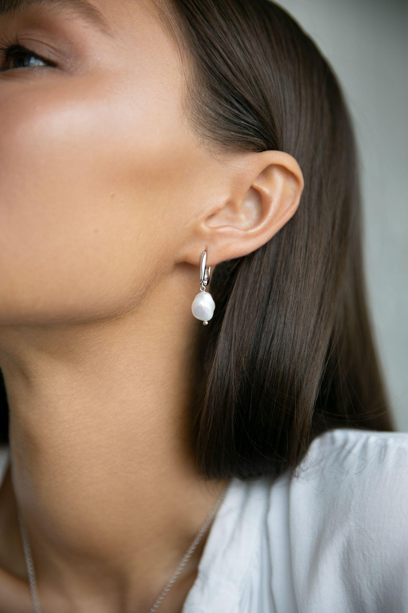 Women's Pearl Earrings - ER128