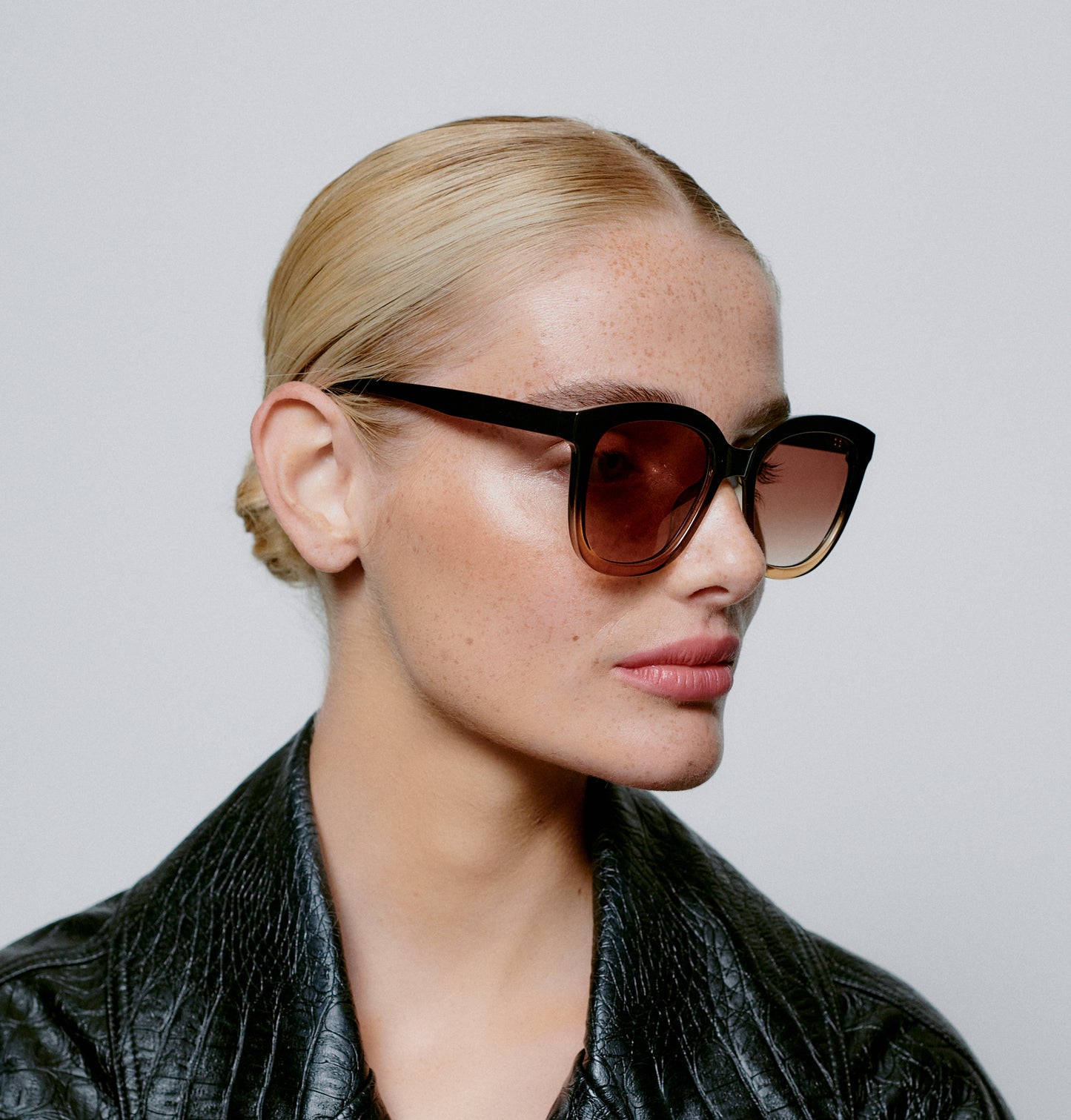 A.Kjaerbede Billy Sunglasses in Black/Brown Transparent