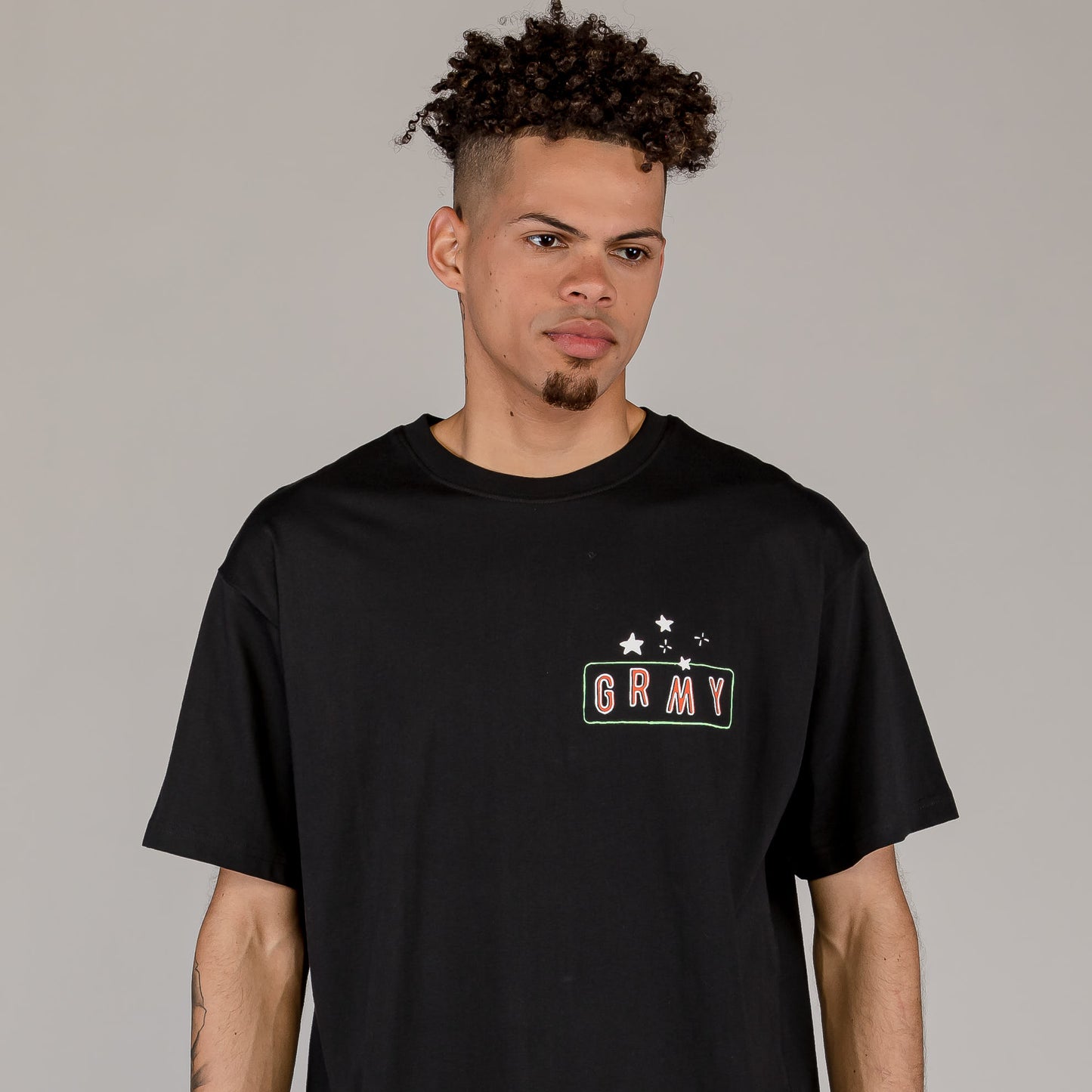 Men The Basic Instinct Regular Tee in Black