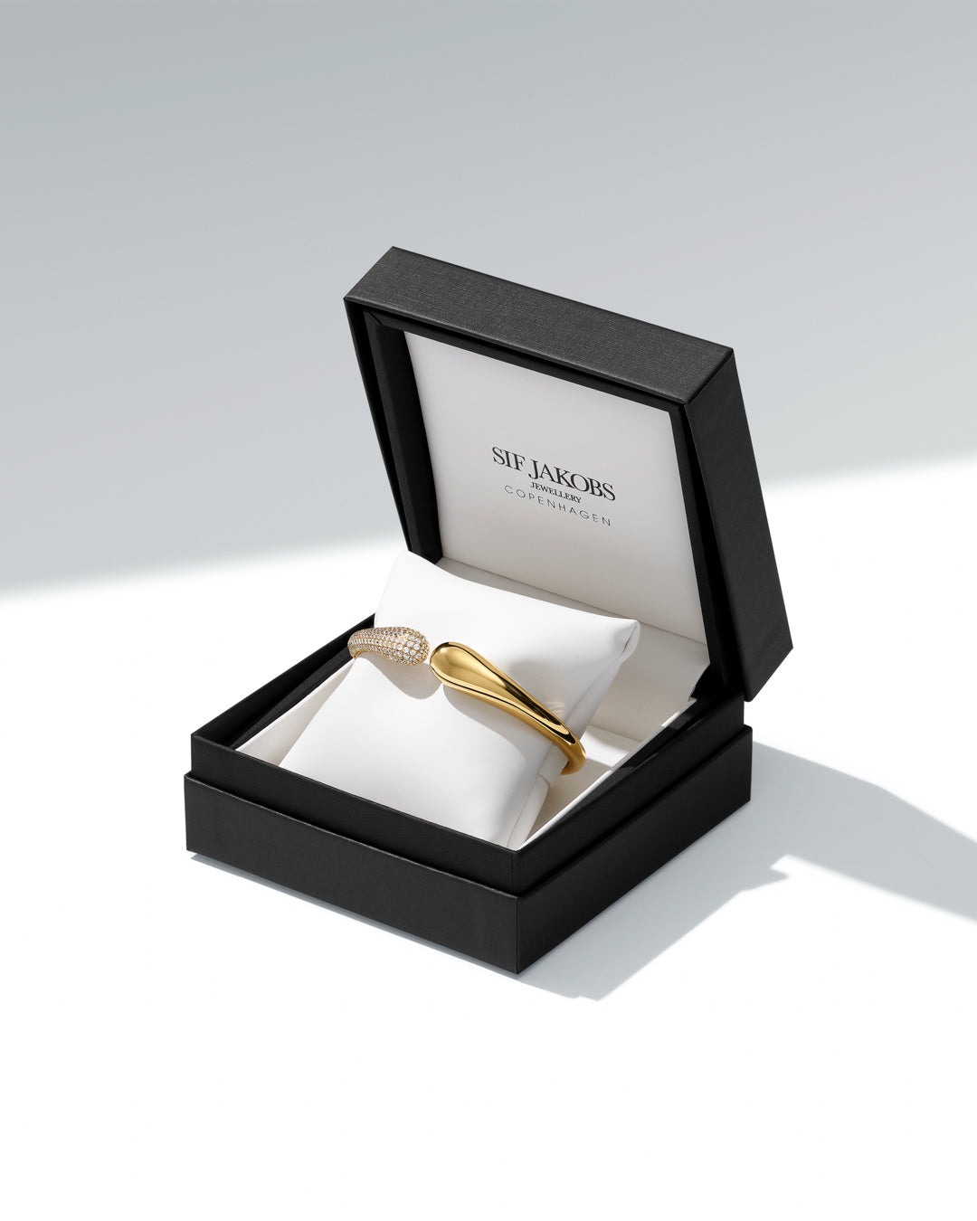 GOCCIA 18k gold plated Bangle with White zirconia Stones