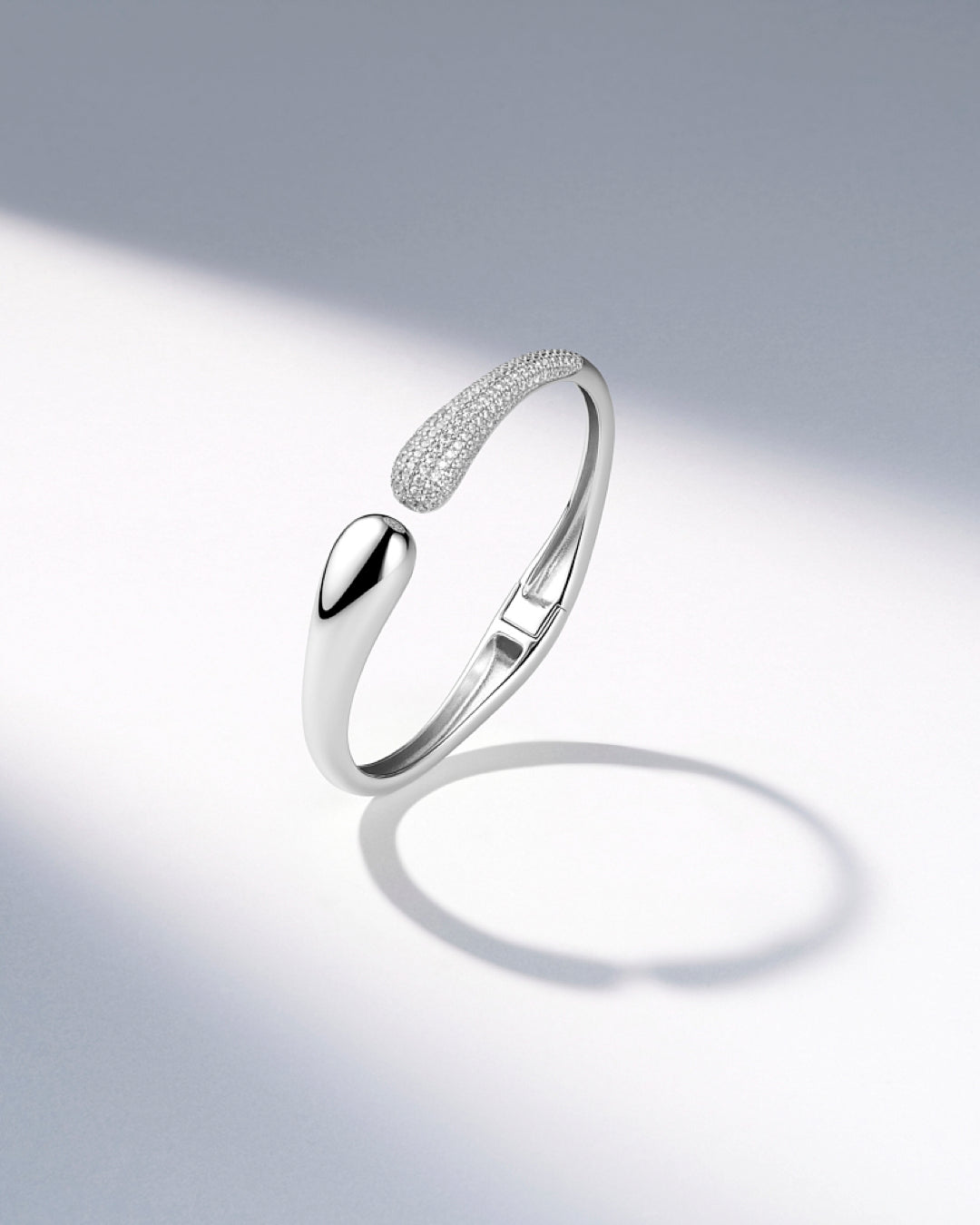 GOCCIA 925 Sterling Silver Bangle with White zirconia Stones