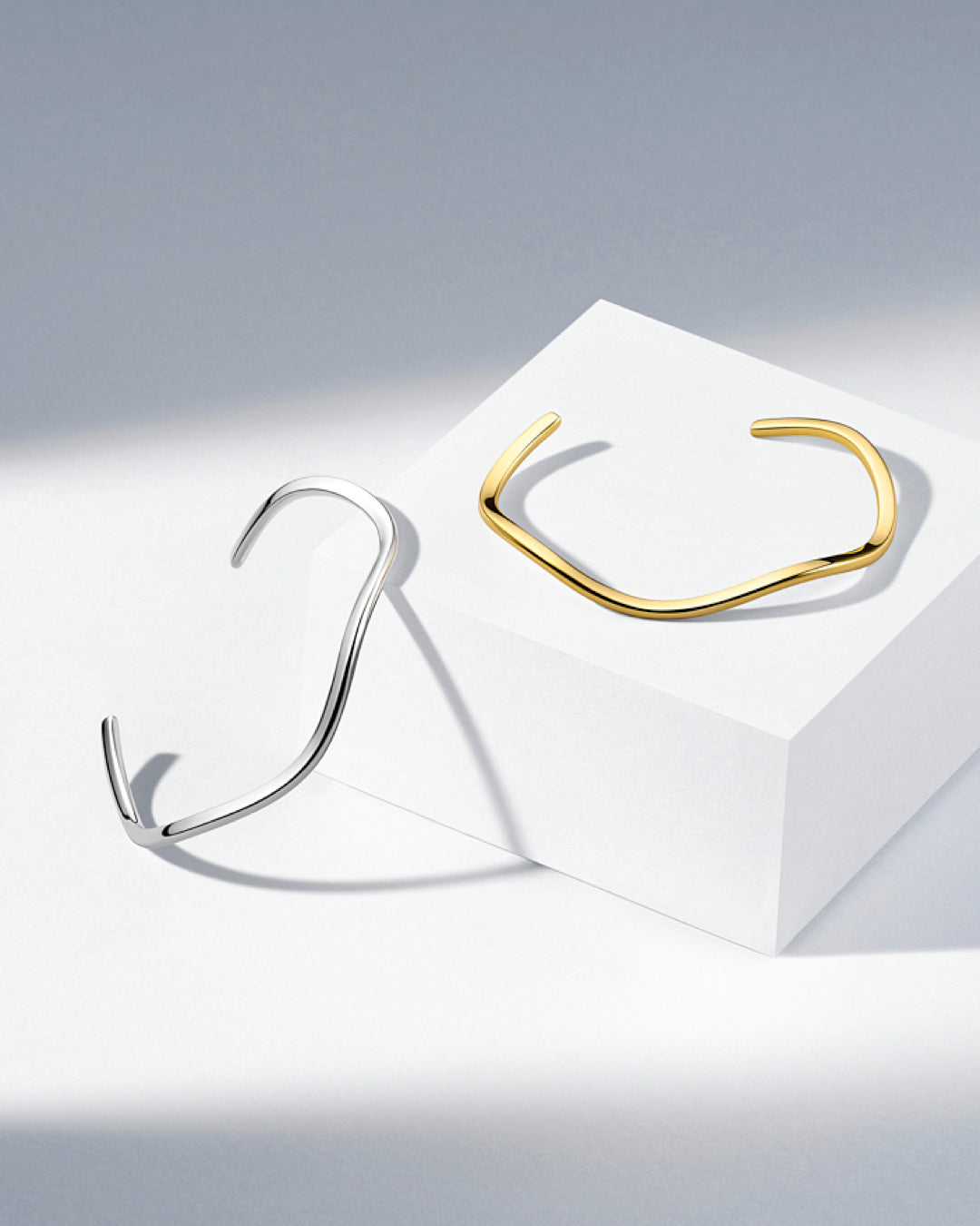 ELLERA WAVES PIANURA 18k gold plated Modern  Bangle
