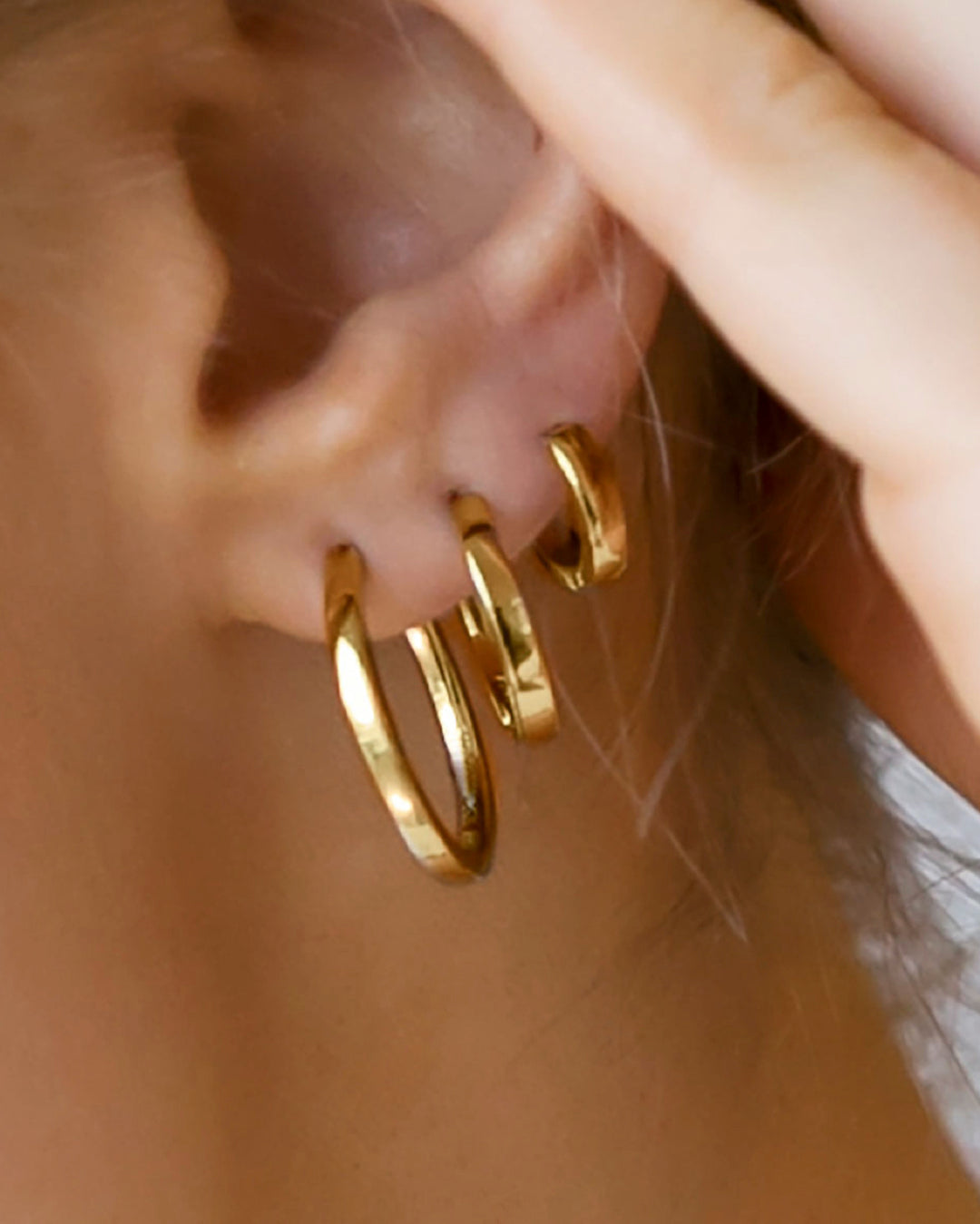 ELLERA PIANURA MEDIO 18k gold plated Small Hoop Eaarings