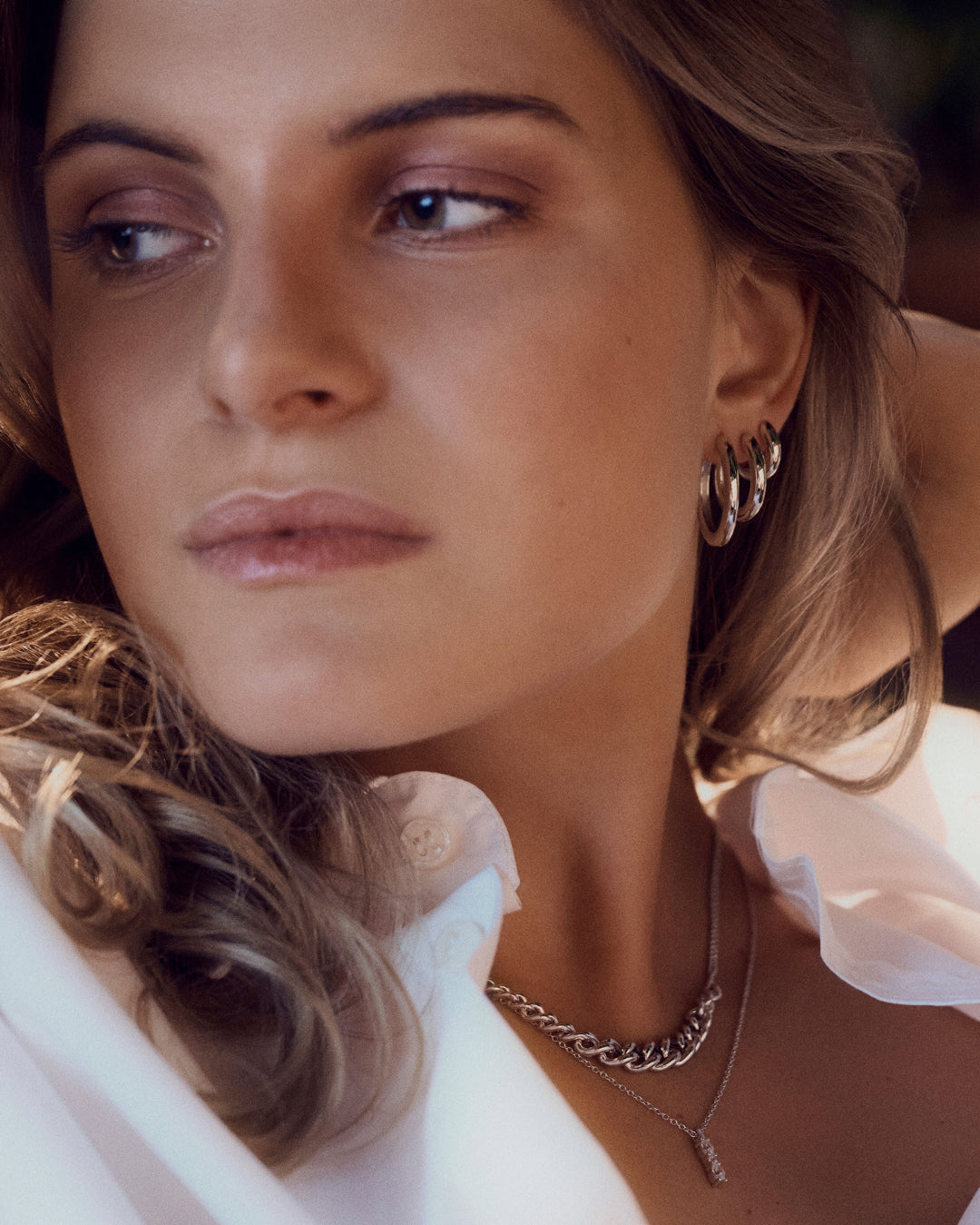 CARRARA PIANURA MEDIO Rhodium Plated Hoop Earrings