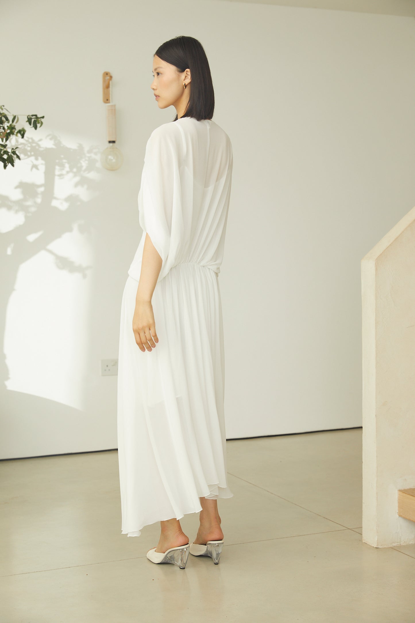 Tullies White V-Neck Short Sleeve Flowy Midi Dress with Inner Slip