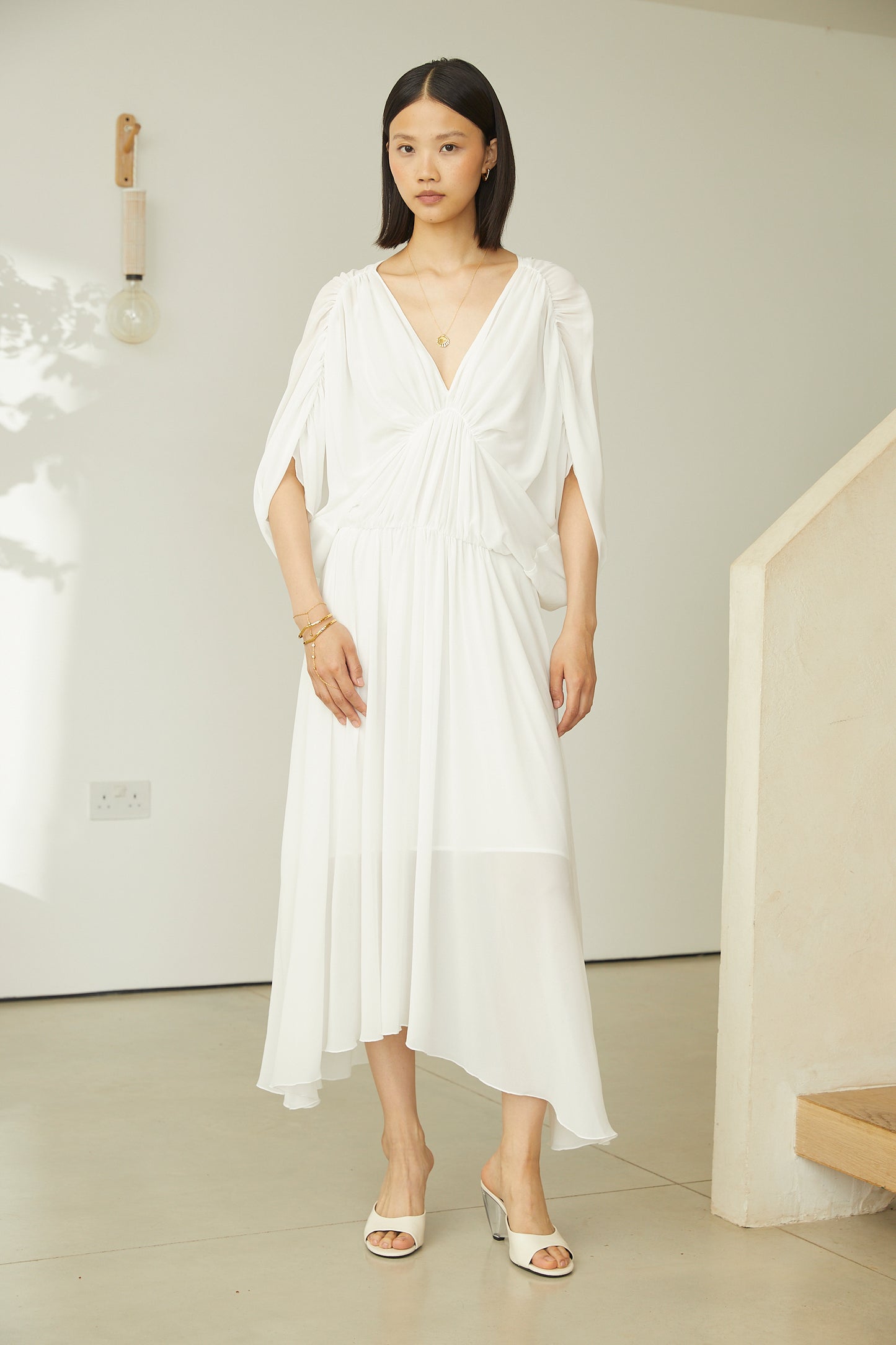 Tullies White V-Neck Short Sleeve Flowy Midi Dress with Inner Slip