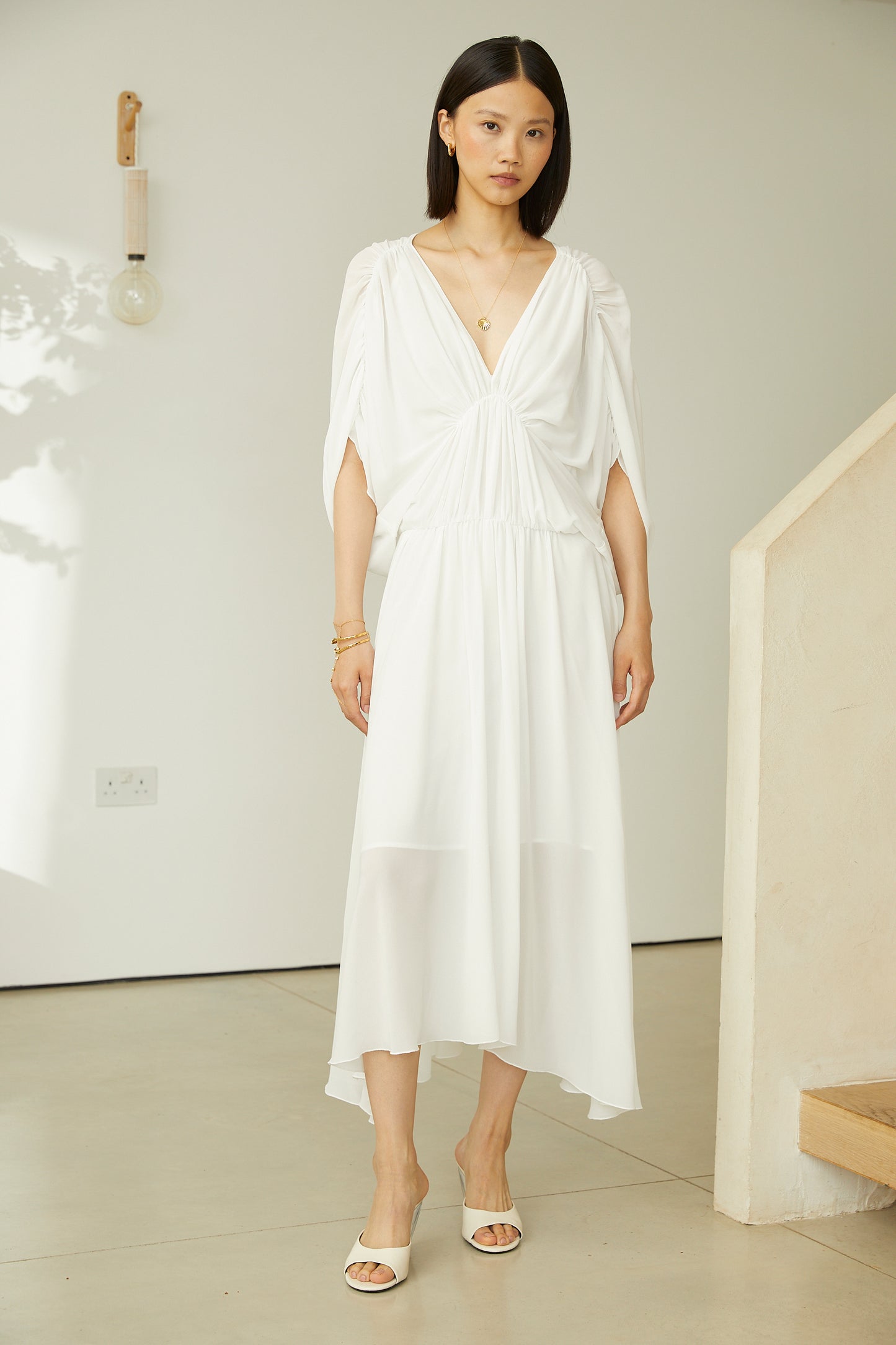 Tullies White V-Neck Short Sleeve Flowy Midi Dress with Inner Slip